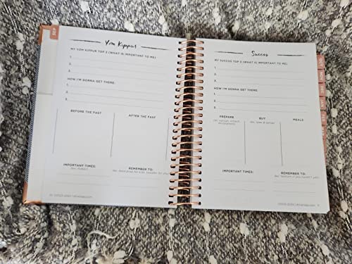 Driven Day September 2023- August 2024 Wire-bound Jewish Daily Planner- Be Shabbos and Yom Tov Ready, Achieve your Goals and Priority (Navy Tweed)