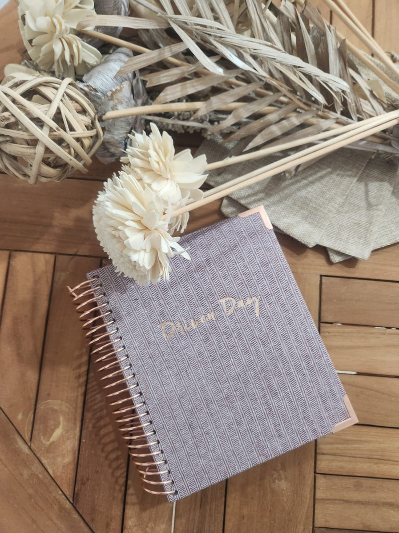 January 2024 Jewish Daily Planner: Maroon Tweed